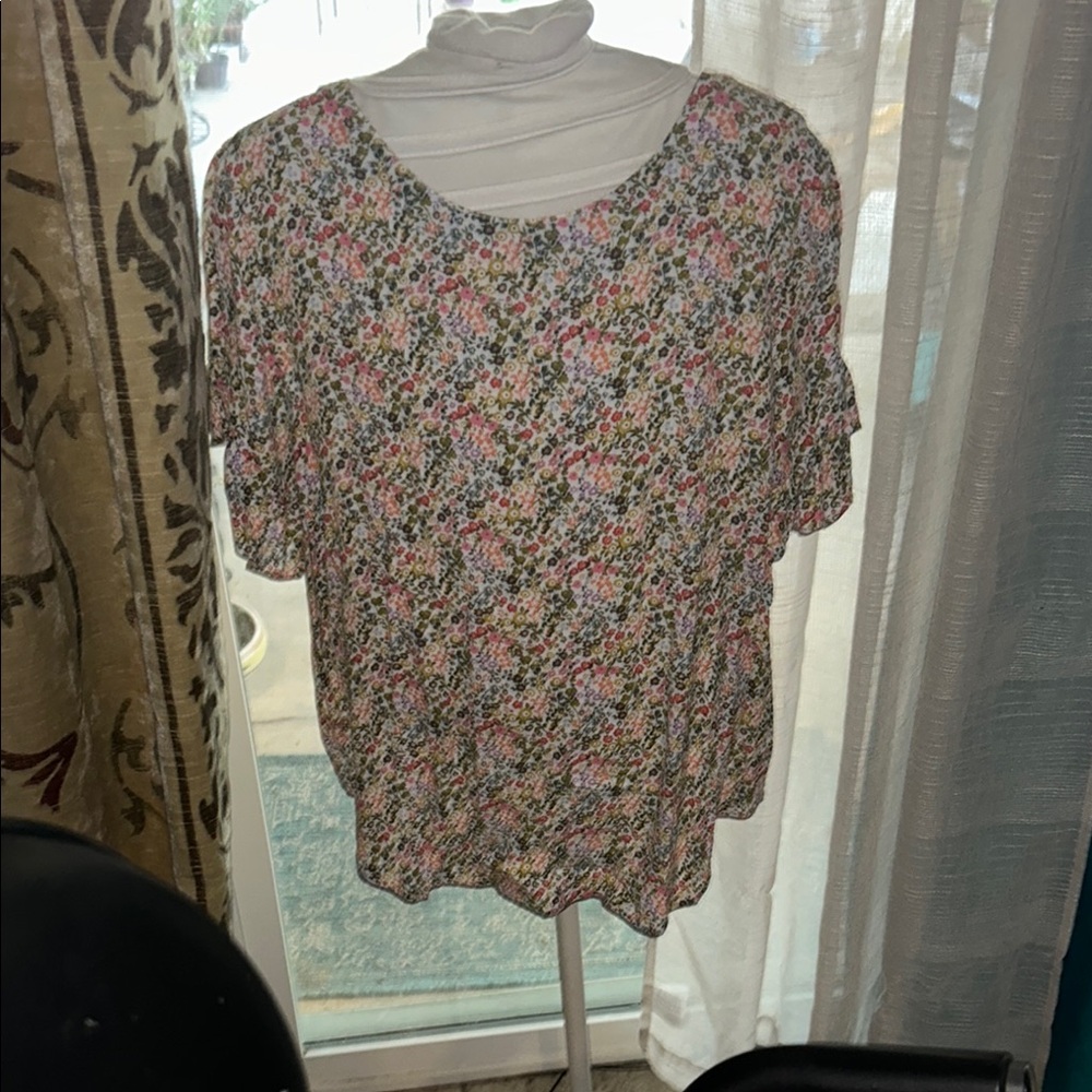 LOFT Pink and Gray Ruffled Blouse with Short Sleeves